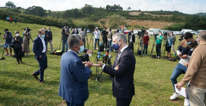 Revilla y Urkullu escenifican la apertura entre Cantabria y Euskadi llamando a la prudencia en la 'nueva normalidad'