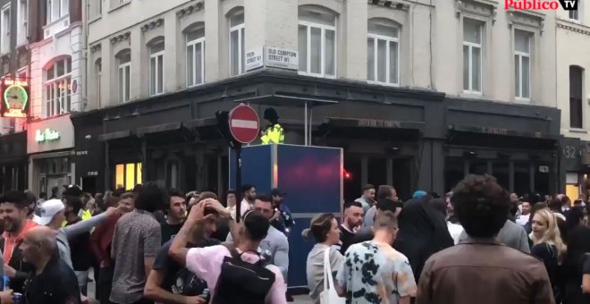 Aglomeraciones sin mascarilla y sin respetar la distancia de seguridad en el Soho, Londres