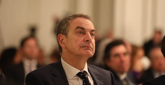 Zapatero reconoce su "disgusto" por las noticias sobre Juan Carlos I y se abre a "perfeccionar" el papel de la Corona