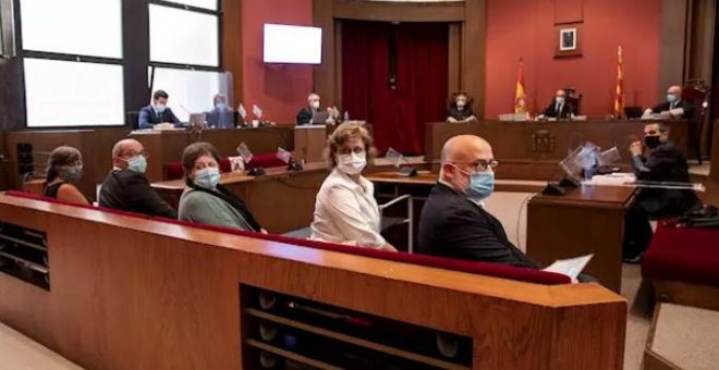 Condenados a 20 meses de inhabilitación los exmiembros de la Mesa del Parlament por el 1-O