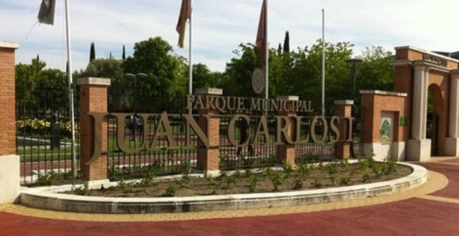 Pinto retirará el nombre de Juan Carlos I al mayor parque de la localidad y apartará el busto del monarca