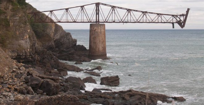 Rescatado en helicóptero un buceador herido mientras realizaba pesca submarina en una zona de rocas de Castro Urdiales