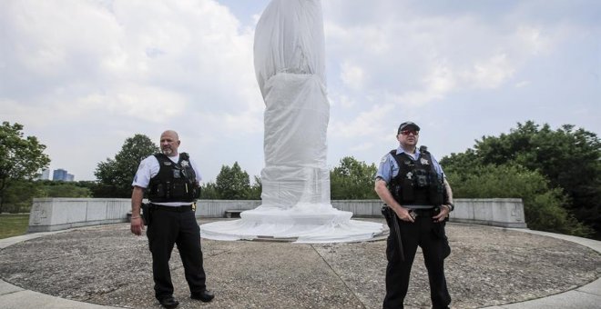 Investigan denuncias de abuso sexual de policías a migrantes en Chicago