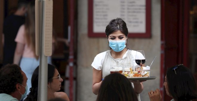 La pandèmia expulsa del mercat laboral i envia a casa seva a mig milió de treballadores precàries