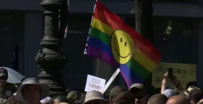 Miles de personas salen a la calle en Berlín para protestar contra las medidas sanitarias