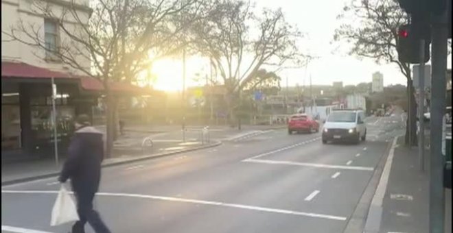 Melbourne amanece desierta, tras su primera noche en toque de queda