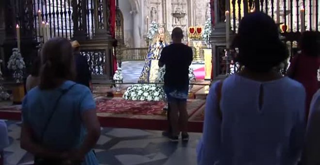 La Virgen de los Reyes sin procesión ni besamanos