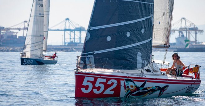 ¿En qué consume energía eléctrica un barco que navega a vela?