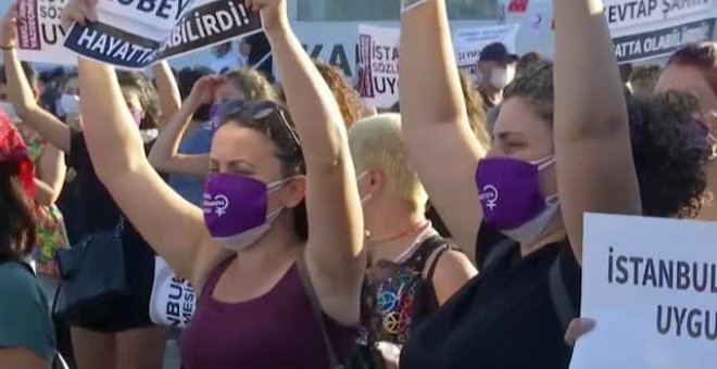 Las mujeres toman las calles de Estambul