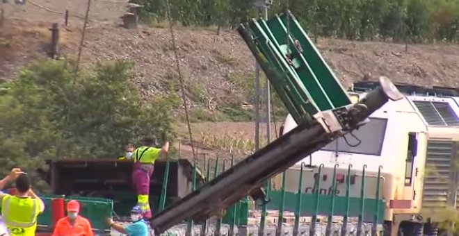 Retiran los últimos trozos del tren descarrilado en el río Sil