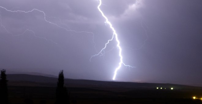 Cantabria estará este martes en riesgo por lluvias y tormentas