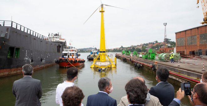 Instalado frente al Sardinero un prototipo de plataforma flotante para aerogeneradores marinos que se probará un año