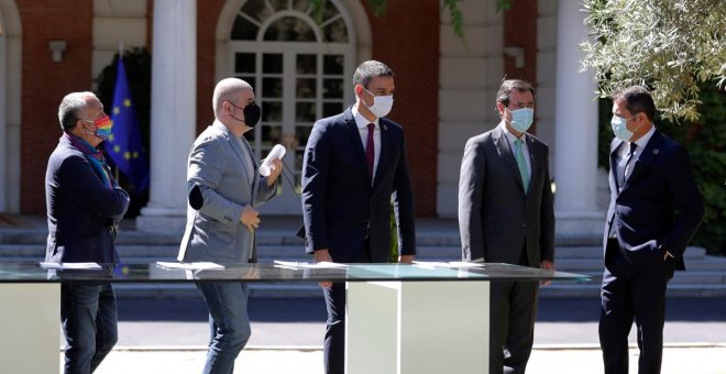 Trabajo y agentes sociales estudian un subsidio de 430 euros para unos 550.000 parados que han agotado ayudas