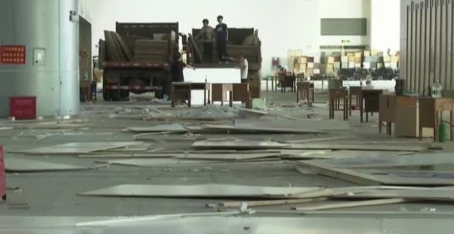 Wuhan comienza su vuelta a la normalidad desmontando hospitales temporales