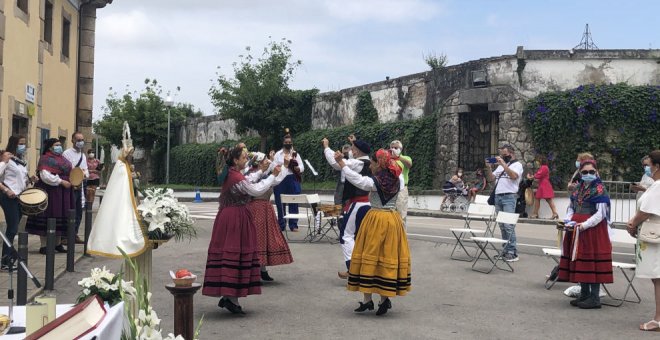 Vecinos de Astillero y Guarnizo rinden homenaje a Nuestra Señora de Muslera