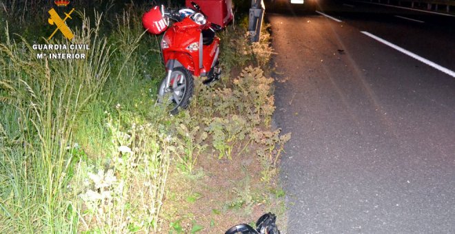 Localizado el conductor del turismo que huyó tras embestir a una moto de reparto en la S-20 en julio