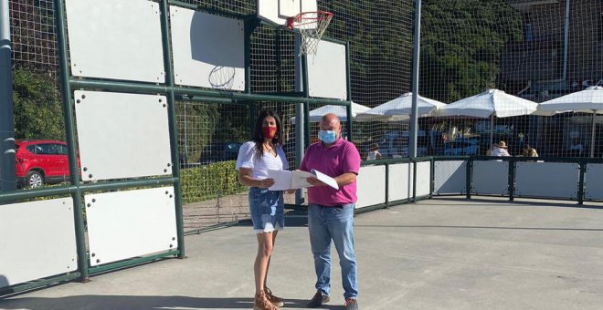 Comienzan las obras de renovación del parque infantil y la pista multideporte de Helgueras