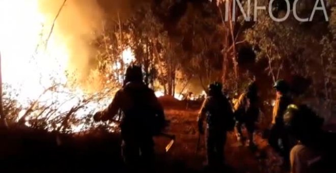 El peor incendio del verano suma 3.200 desalojados y 10.000 hectáreasde de perímetro