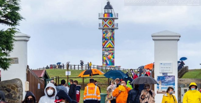 El arte de Okuda llenó el Faro de Ajo este sábado