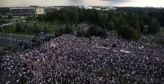 Más de 100.000 manifestantes protestan en Minsk contra Lukashenko