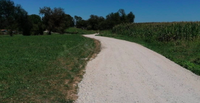 La Junta Vecinal de Viérnoles realiza mejoras en uno de los caminos rurales de la Mies