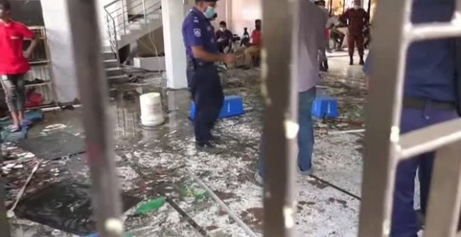 Una explosión de gas en una mezquita de Bangladés causa la muerte de al menos 16 personas