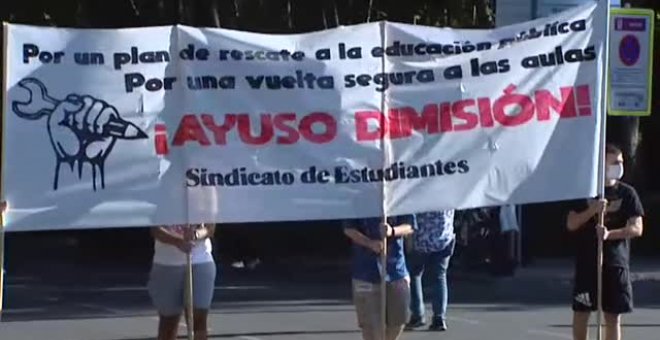 Miles de profesores se manifiestan en Madrid para exigir a Ayuso más inversión en educación pública