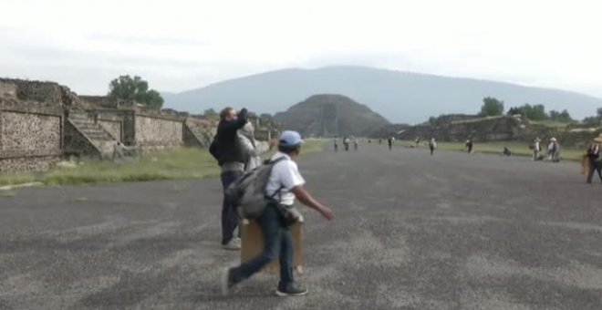 Las pirámides de Teotihuacán reciben los primeros turistas cinco meses después