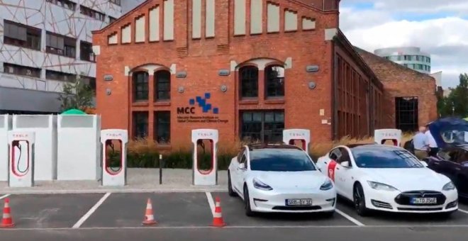 Tesla apuesta por los Supercargadores V3 urbanos para la recarga vinculada en Europa