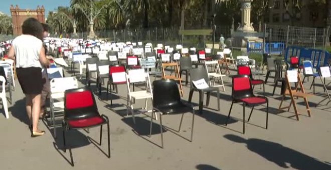 Más de 2800 sillas vacías en homenaje a los "catalanes represaliados"