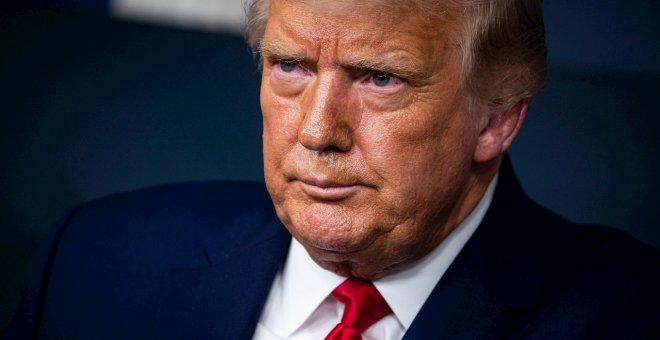 La Justicia de EEUU rechaza acusar de desacato a dos exasesores de Trump