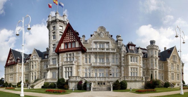 El Palacio de La Magdalena se convertirá este sábado por la noche en un laberinto artístico