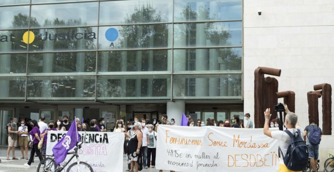 Una jutgessa de València absol un grup de feministes per la «manca d’imparcialitat i objectivitat» dels agents denunciants