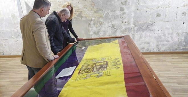 "Esta bandera nunca caerá en manos de Franco"