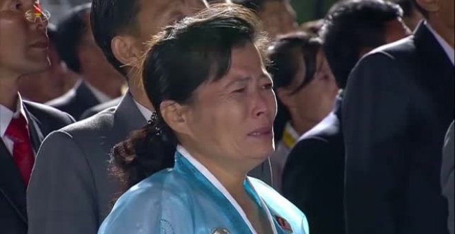 Kim Jong-un aparece en público llorando