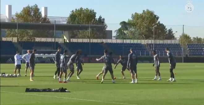 El Real Madrid continúa preparando su regreso liguero con la ausencia de varios internacionales