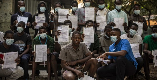 Els vols de deportació per a migrants: entre l'opacitat, els maltractaments i l'abandonament