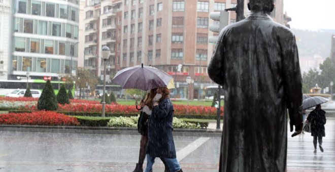 Una borrasca deja una docena de provincias en riesgo por viento, lluvia y oleaje del norte e interior peninsular