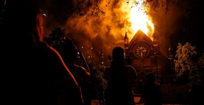 Chile celebra la fiesta del primer aniversario de la revuelta social con una manifestación multitudinaria