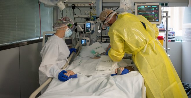 La propagació del virus es frena tímidament mentre les hospitalitzacions segueixen a l'alça