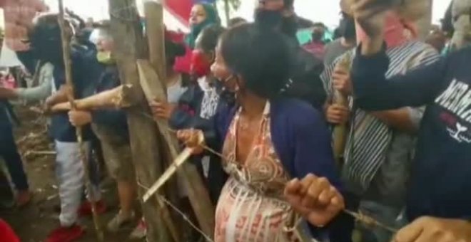 Enfrentamientos entre policía e indígenas en desalojo de un campamento  en el Amazonas