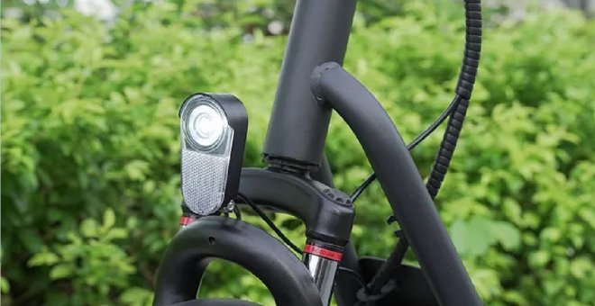 Tomoloo F2: un patinete eléctrico con complejo de moto eléctrica y 100 km de autonomía