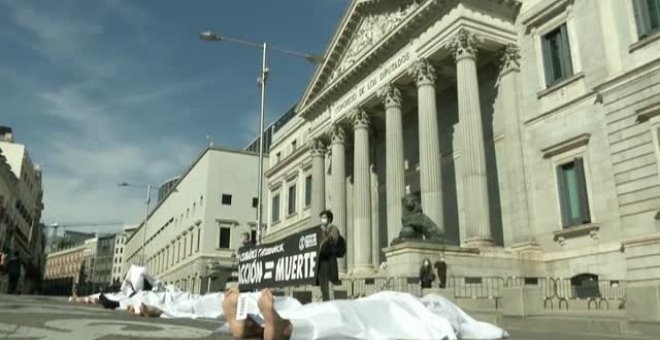 Impactante performance contra el cambio climático en Madrid