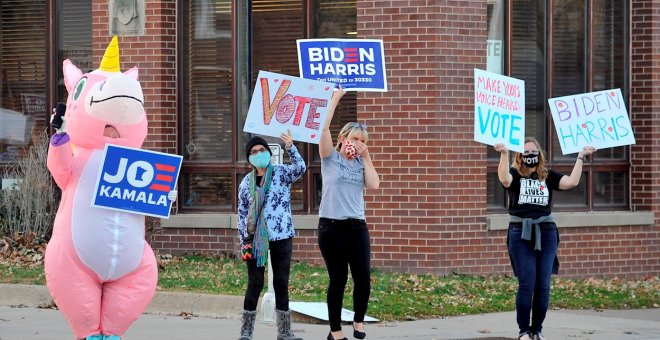 Así te hemos contado la noche electoral de EEUU: a pocos votos de la Casa Blanca, el empate técnico dependerá de Wisconsin, Michigan y Pensilvania