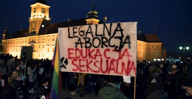 Polonia promulga una prohibición casi total del aborto