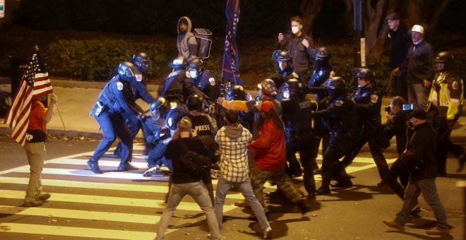 Una persona es apuñalada en Washington durante una trifulca entre seguidores y detractores de Trump