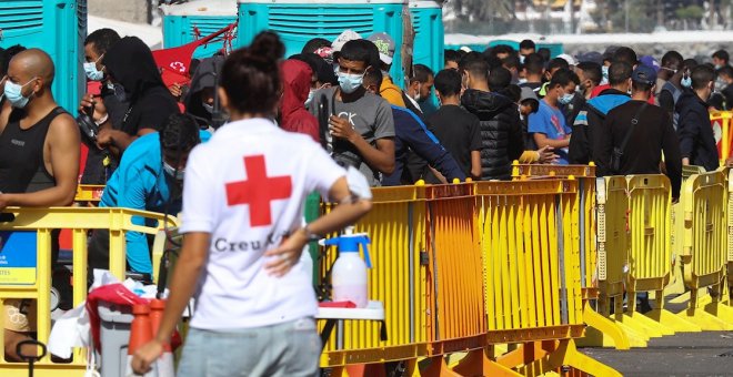 Un juzgado inspecciona la situación de los migrantes en el muelle de Arguineguín