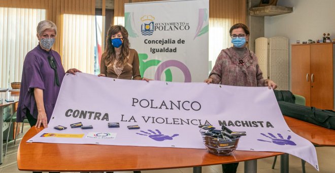 El Ayuntamiento inicia una campaña contra la violencia machista repartiendo 2.000 mascarillas quirúrgicas