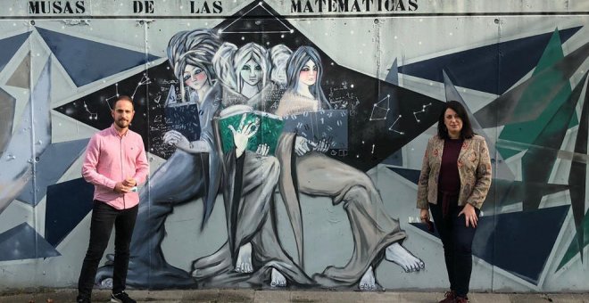 Los centros educativos de Bezana, decorados con murales sobre mujeres matemáticas