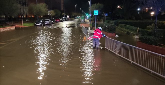 Los bomberos de Santander han intervenido este domingo en 13 incidencias por las lluvias